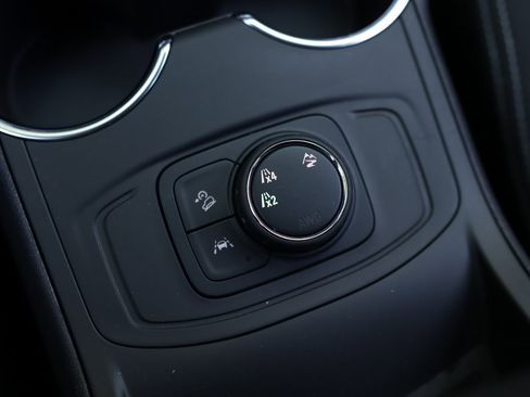 Used 2024 GMC Terrain SLE image 16