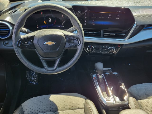 Used 2024 Chevrolet Trax LT FWD image 6