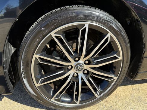 Used 2019 Toyota Avalon XSE image 10