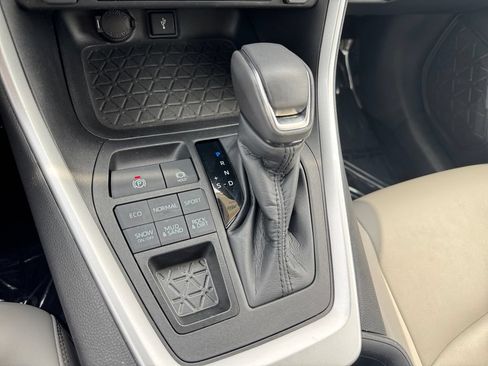 Used 2022 Toyota RAV4 XLE Premium AWD/4WD image 25