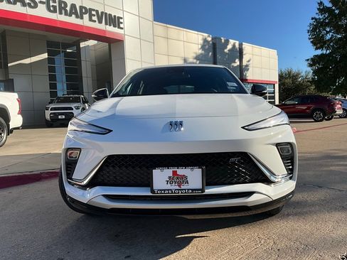 Used 2025 Buick Envista Sport Touring image 4