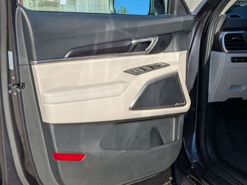 Used 2025 Kia Telluride S image 11