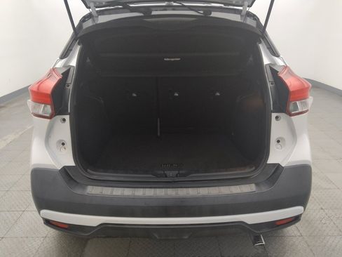 Used 2018 Nissan Kicks SR w/ Premium Package FWD image 29
