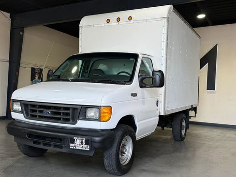 Used 2005 Ford E-350 and Econoline 350 Super Duty RWD image 1