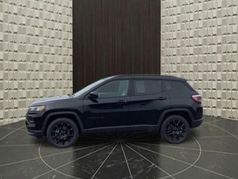 Certified 2022 Jeep Compass Latitude w/ Sun and Sound Group AWD/4WD image 9