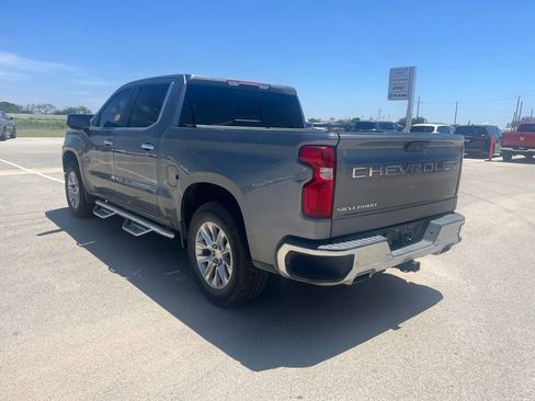 Used 2021 Chevrolet Silverado 1500 LTZ w/ Z71 Off-Road Package AWD/4WD image 3