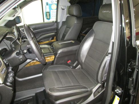 Used 2017 GMC Yukon XL Denali w/ Open Road Package image 4