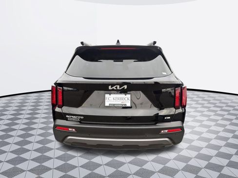 Used 2023 Kia Sorento S w/ Panoramic Sunroof Package image 7