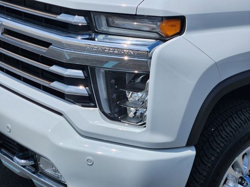 Used 2020 Chevrolet Silverado 2500 High Country w/ Technology Package AWD/4WD image 28