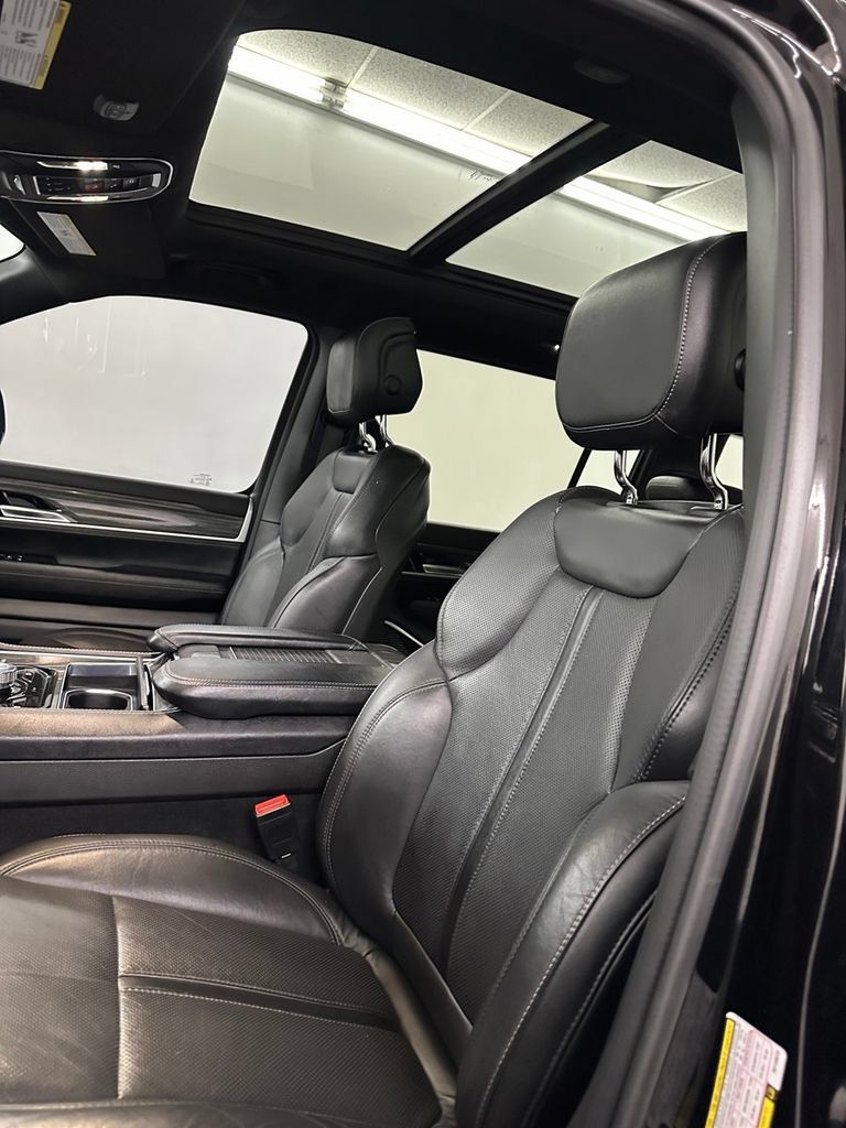 Used 2022 Jeep Wagoneer Series III w/ Premium Group I AWD/4WD image 12