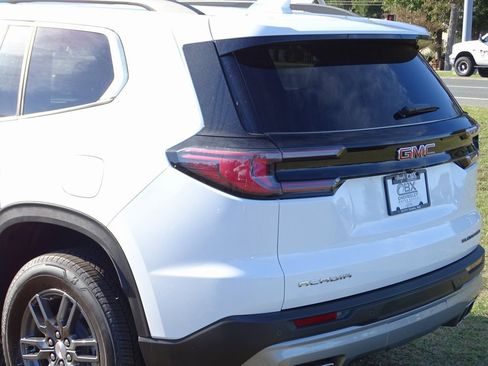 Used 2025 GMC Acadia Elevation image 35