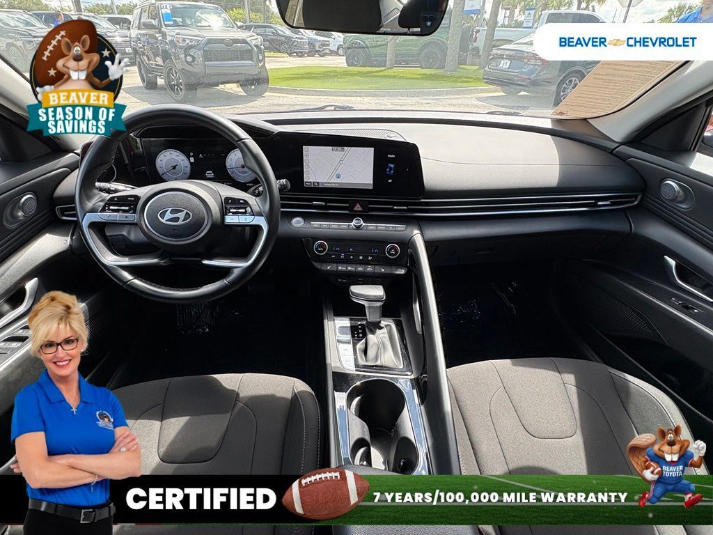 Used 2025 Hyundai Elantra SEL FWD image 23