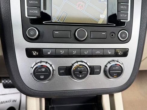 Used 2013 Volkswagen Eos Lux FWD image 23