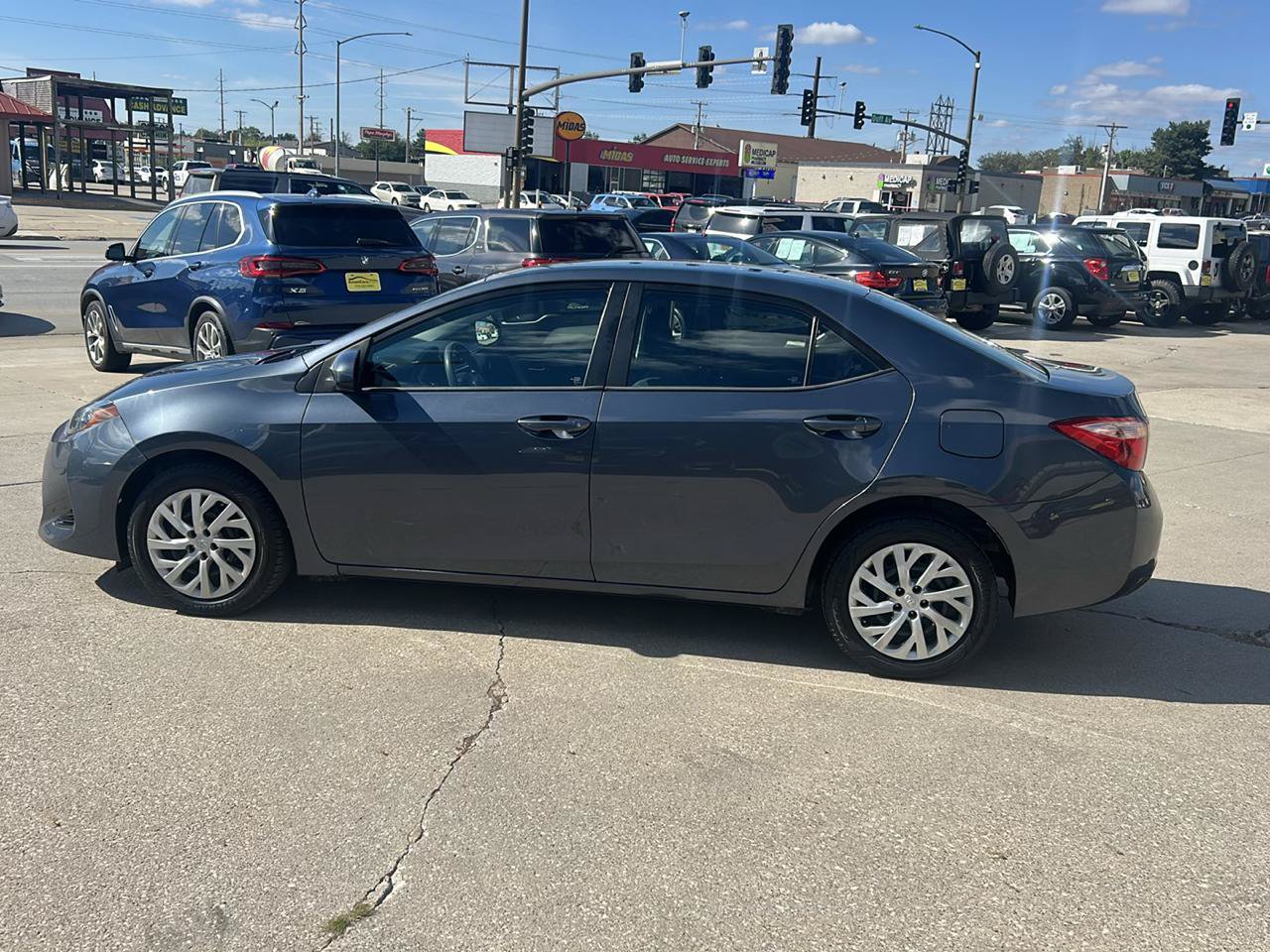 Used 2017 Toyota Corolla LE FWD image 6
