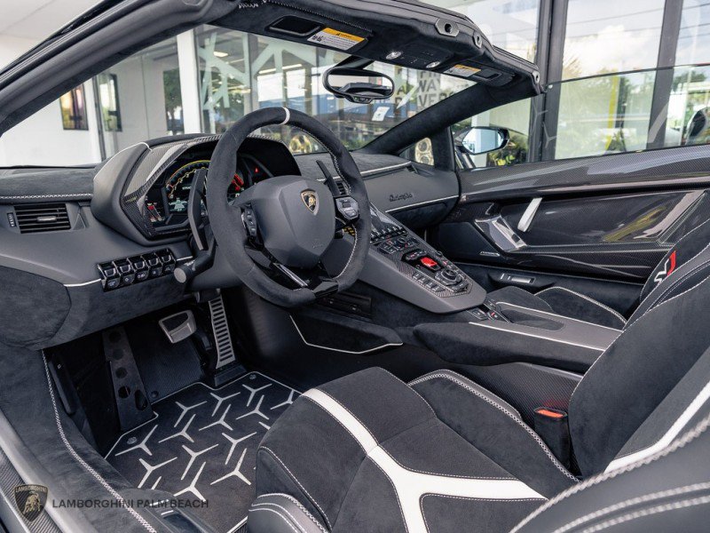 Used 2021 Lamborghini Aventador SVJ AWD/4WD image 34