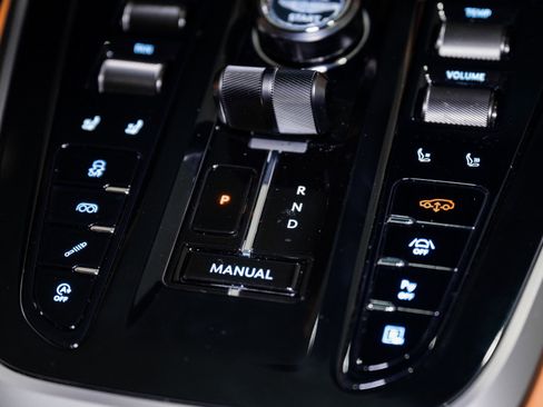 New 2026 Aston Martin DBX 707 image 39