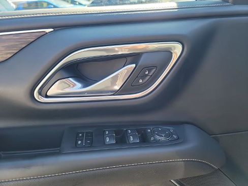 Used 2024 Chevrolet Suburban Premier image 22