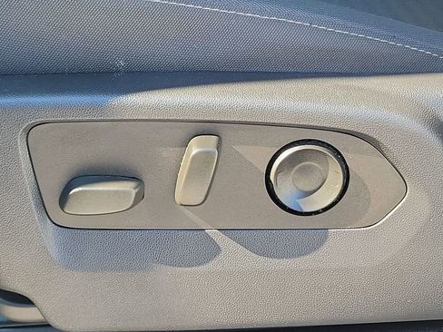 Used 2023 Chevrolet Silverado 1500 Custom image 26