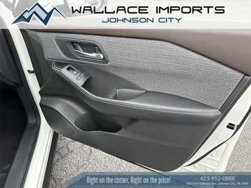 Used 2023 Nissan Rogue SV image 25