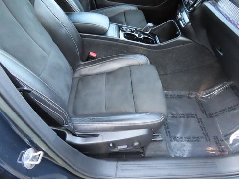 Used 2022 Volvo XC40 T5 R-Design w/ Climate Package AWD/4WD image 20