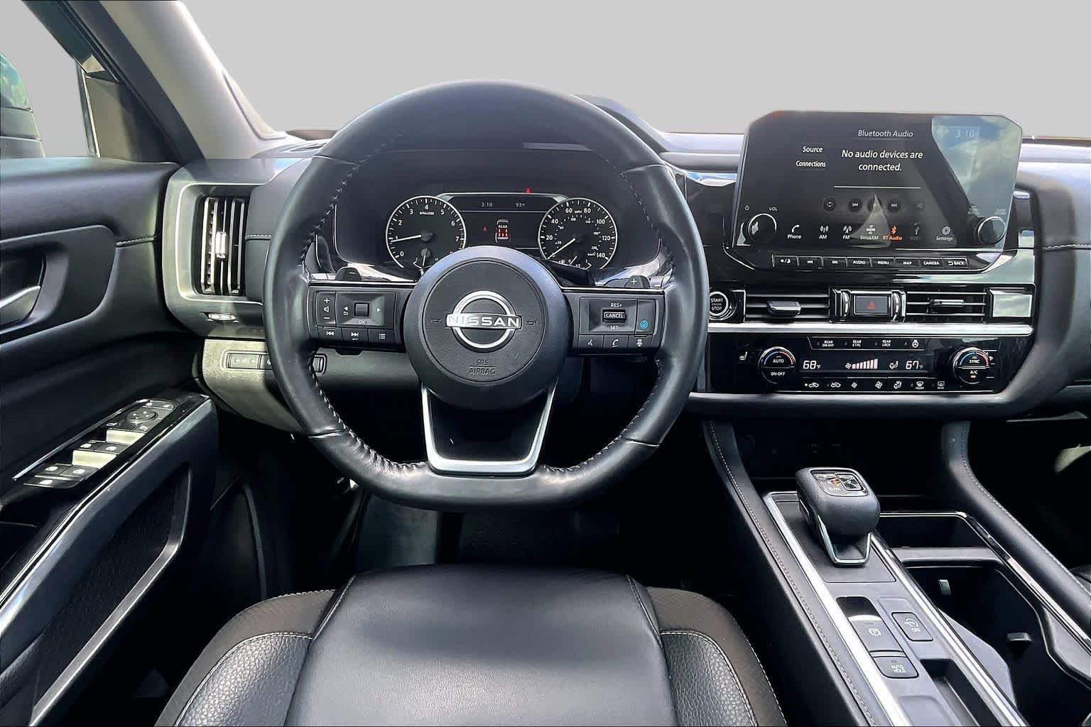 Used 2024 Nissan Pathfinder SL w/ SL Premium Package FWD image 6