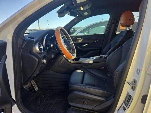 Used 2022 Mercedes-Benz GLC 300 4MATIC image 3