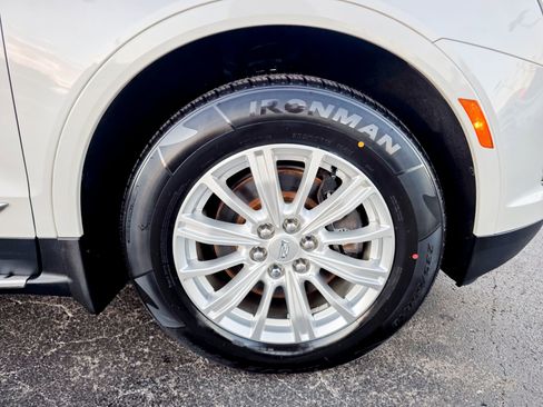 Used 2017 Cadillac XT5 FWD w/ LPO, Wheel Lock Package image 23