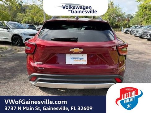 Used 2025 Chevrolet Trax LT w/ LT Convenience Package FWD image 5