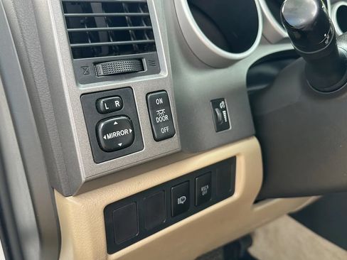 Used 2011 Toyota Sequoia SR5 AWD/4WD image 32