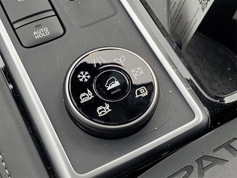 Used 2026 Nissan Pathfinder SL image 28