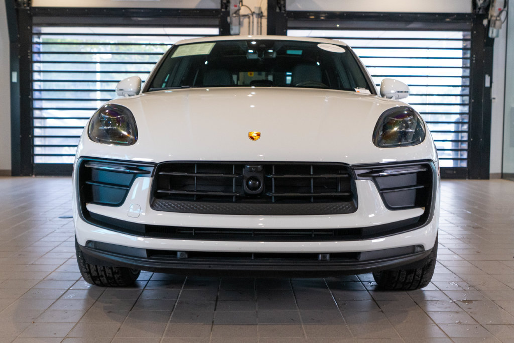 Certified 2023 Porsche Macan AWD/4WD image 7