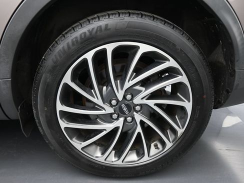 Used 2019 Lincoln Nautilus Reserve AWD/4WD image 27