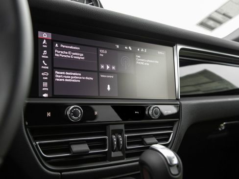 Certified 2026 Porsche Macan AWD/4WD image 24