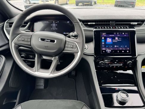 New 2025 Jeep Grand Cherokee Altitude AWD/4WD image 2