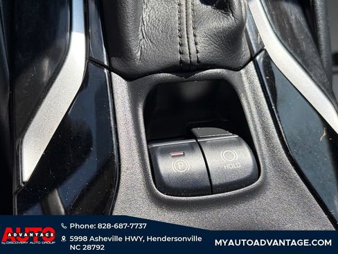 Used 2020 Toyota Corolla LE FWD image 15