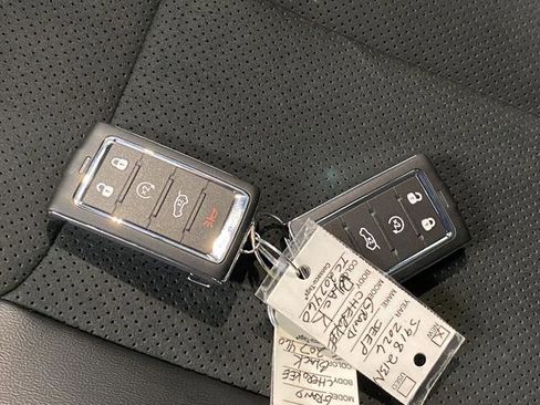 New 2026 Jeep Grand Cherokee Altitude AWD/4WD image 30