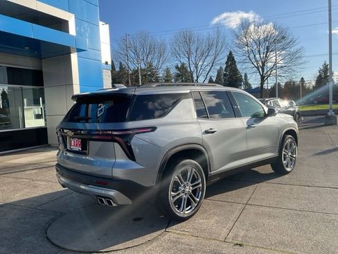 New 2025 Chevrolet Traverse LT w/ Enhanced Driving Package image 7