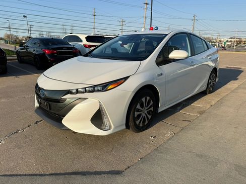 Used 2022 Toyota Prius Prime LE image 6