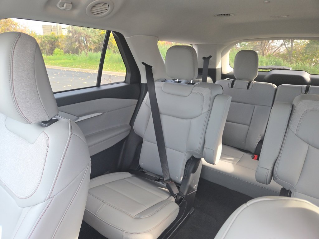 Used 2026 Ford Explorer Active w/ Active Comfort Package AWD/4WD image 6