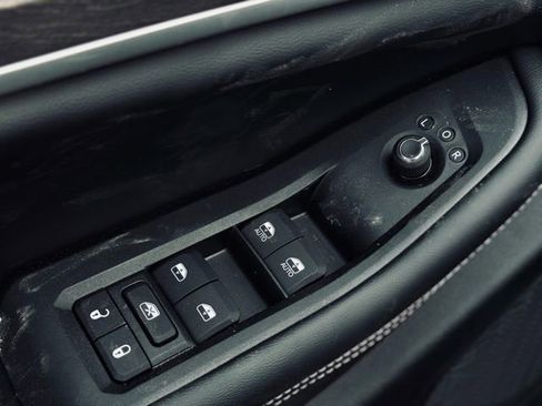 New 2026 Jeep Grand Cherokee Altitude image 12