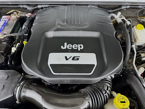 Used 2017 Jeep Wrangler Unlimited Sahara w/ Dual Top Group image 36