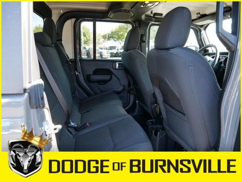 Used 2023 Jeep Gladiator Sport AWD/4WD image 16