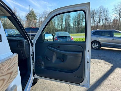 Used 2006 Chevrolet Silverado 1500 W/T image 11