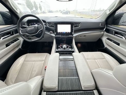 Used 2023 Jeep Wagoneer Series III w/ Convenience Group I AWD/4WD image 20