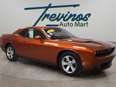 Used 2021 Dodge Challenger SXT RWD image 1