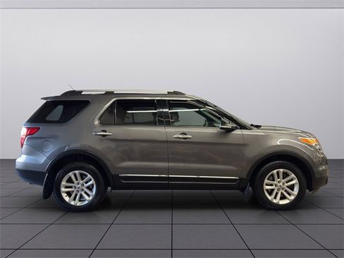 Used 2014 Ford Explorer XLT w/ Equipment Group 202A image 7