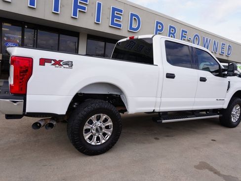Used 2019 Ford F250 XLT w/ XLT Value Package image 6