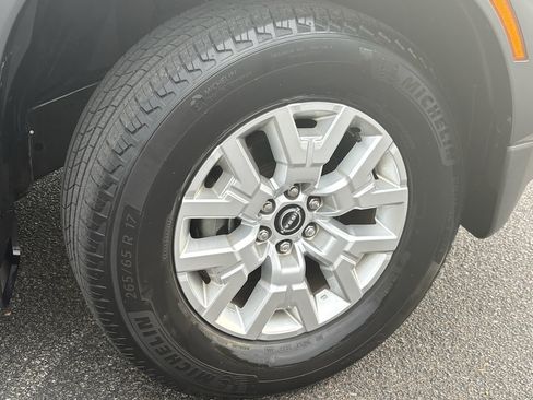 Used 2022 Nissan Frontier SV AWD/4WD image 5