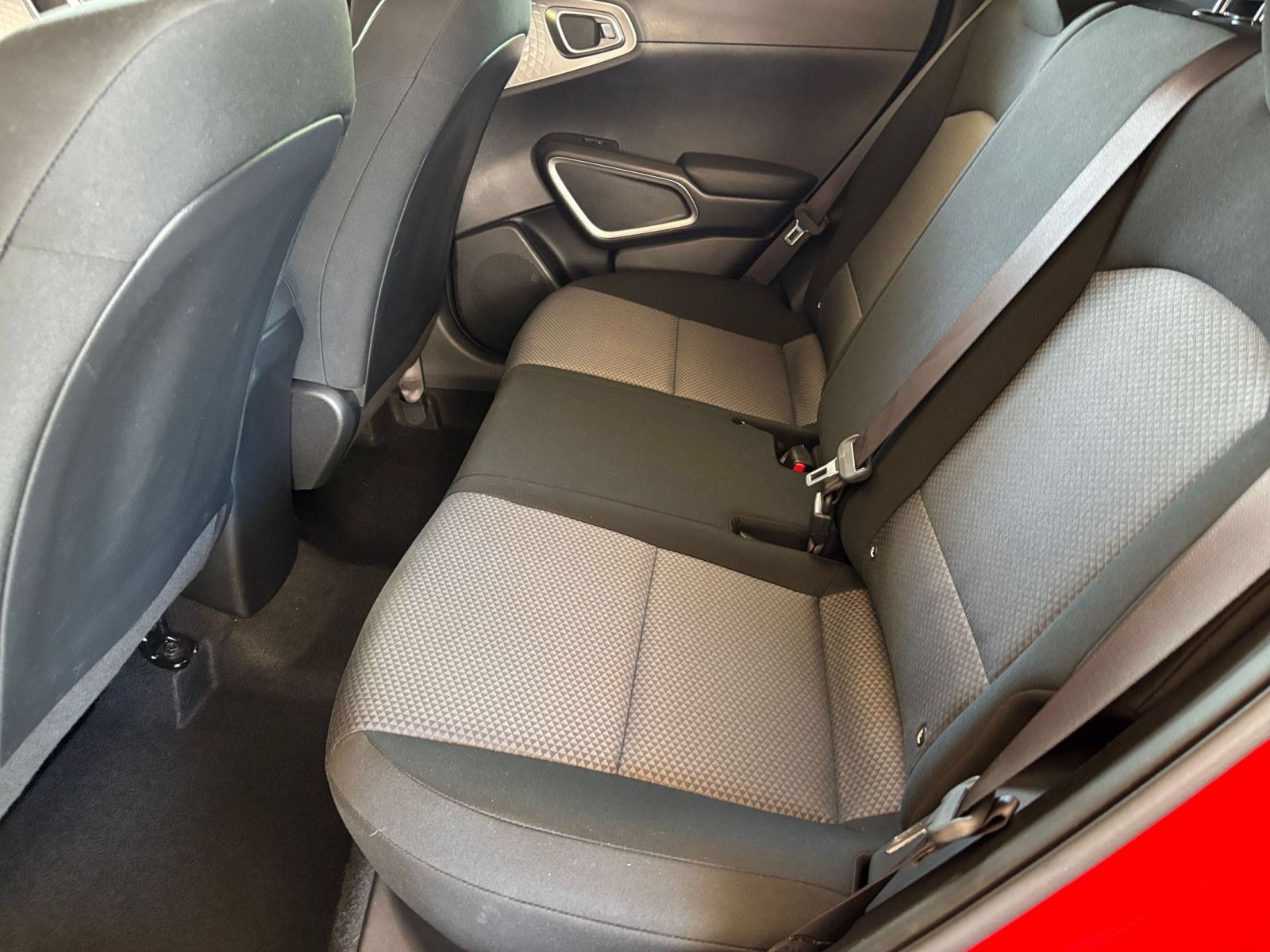 Used 2025 Kia Soul LX w/ LX Technology Package FWD image 22