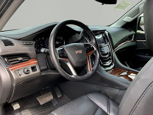 Used 2020 Cadillac Escalade Luxury w/ Escalade Sport Edition RWD image 17
